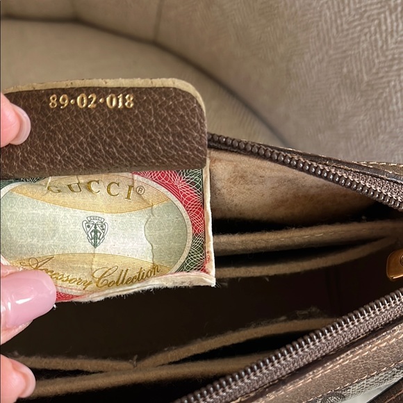 Gucci GG Supreme Crossbody Bag - Picture 9 of 17